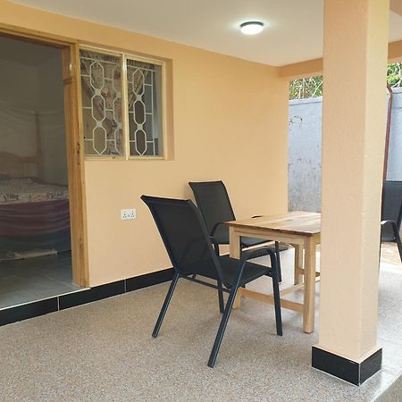 Alison & Dave'S Guesthouse Энтеббе Экстерьер фото
