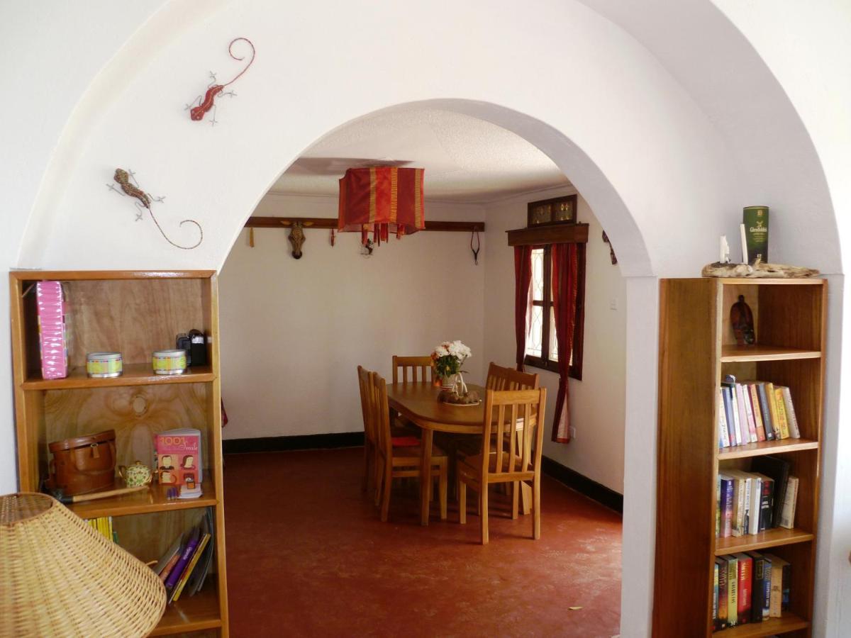 Alison & Dave'S Guesthouse Энтеббе Экстерьер фото