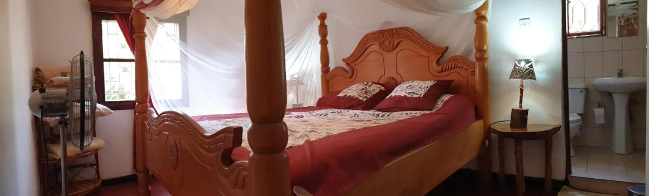 Alison & Dave'S Guesthouse Энтеббе Экстерьер фото