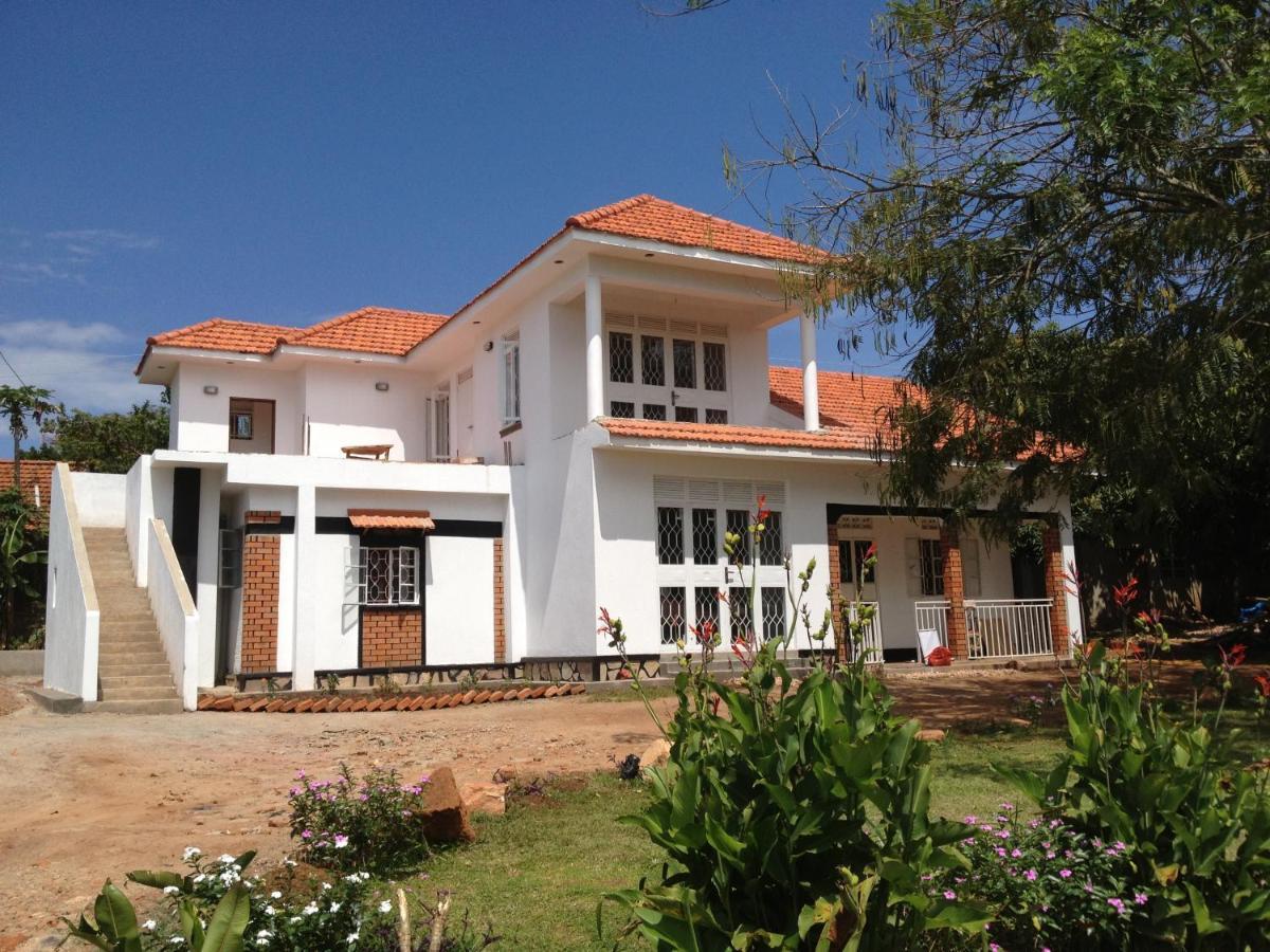 Alison & Dave'S Guesthouse Энтеббе Экстерьер фото