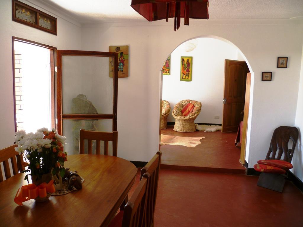 Alison & Dave'S Guesthouse Энтеббе Экстерьер фото