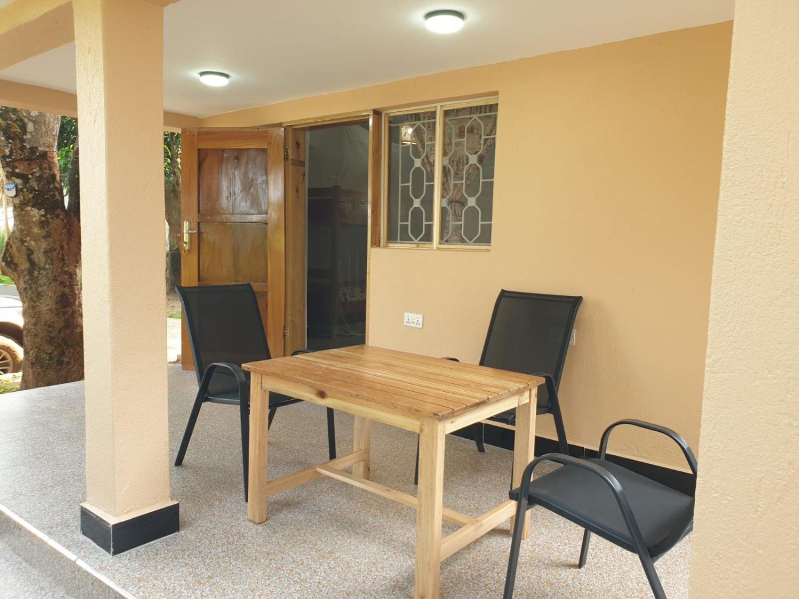 Alison & Dave'S Guesthouse Энтеббе Экстерьер фото