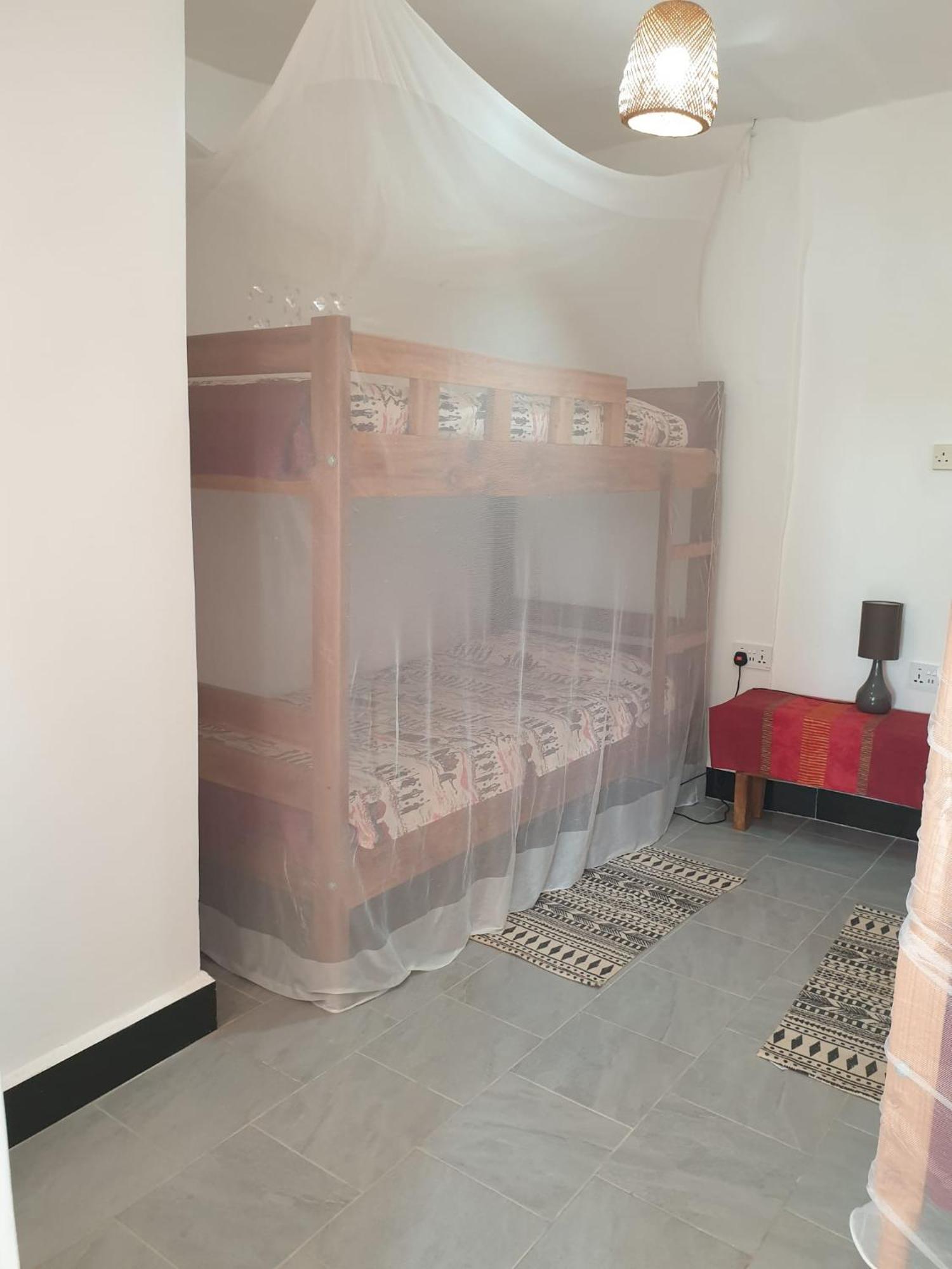 Alison & Dave'S Guesthouse Энтеббе Экстерьер фото