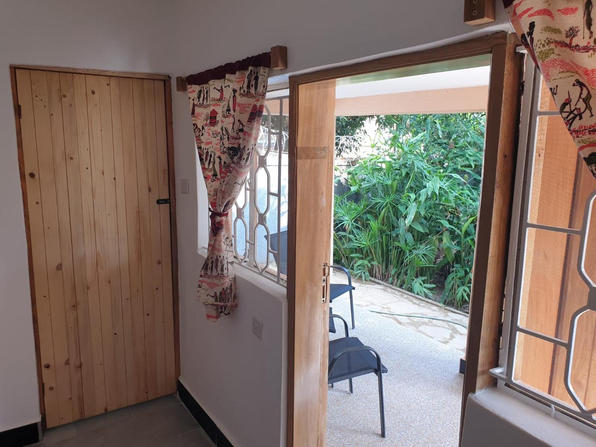 Alison & Dave'S Guesthouse Энтеббе Экстерьер фото