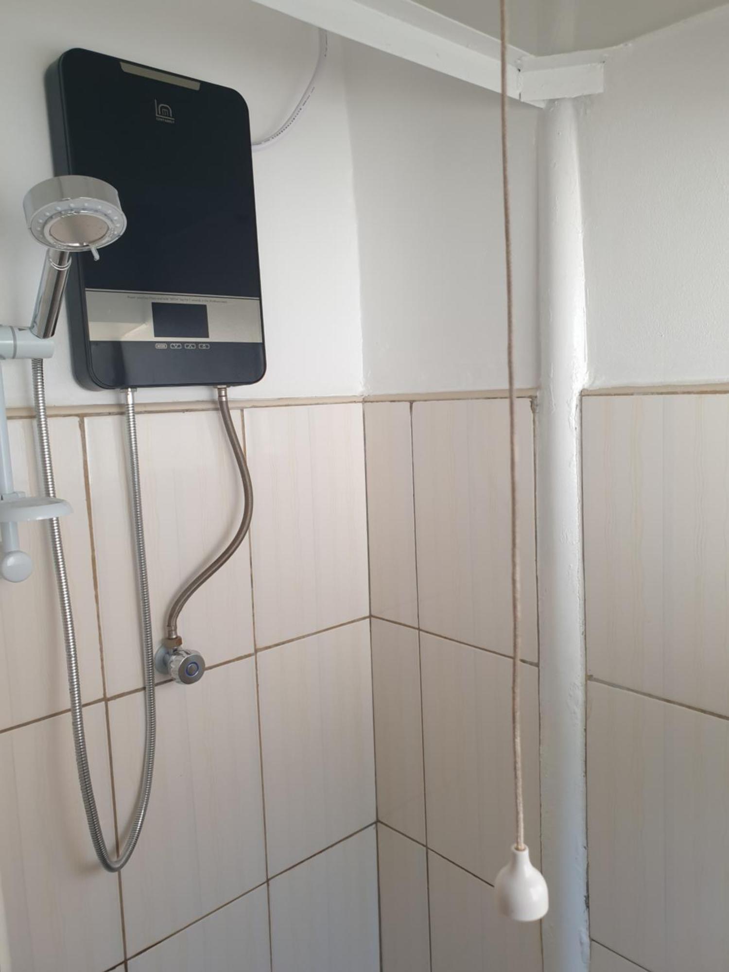 Alison & Dave'S Guesthouse Энтеббе Экстерьер фото
