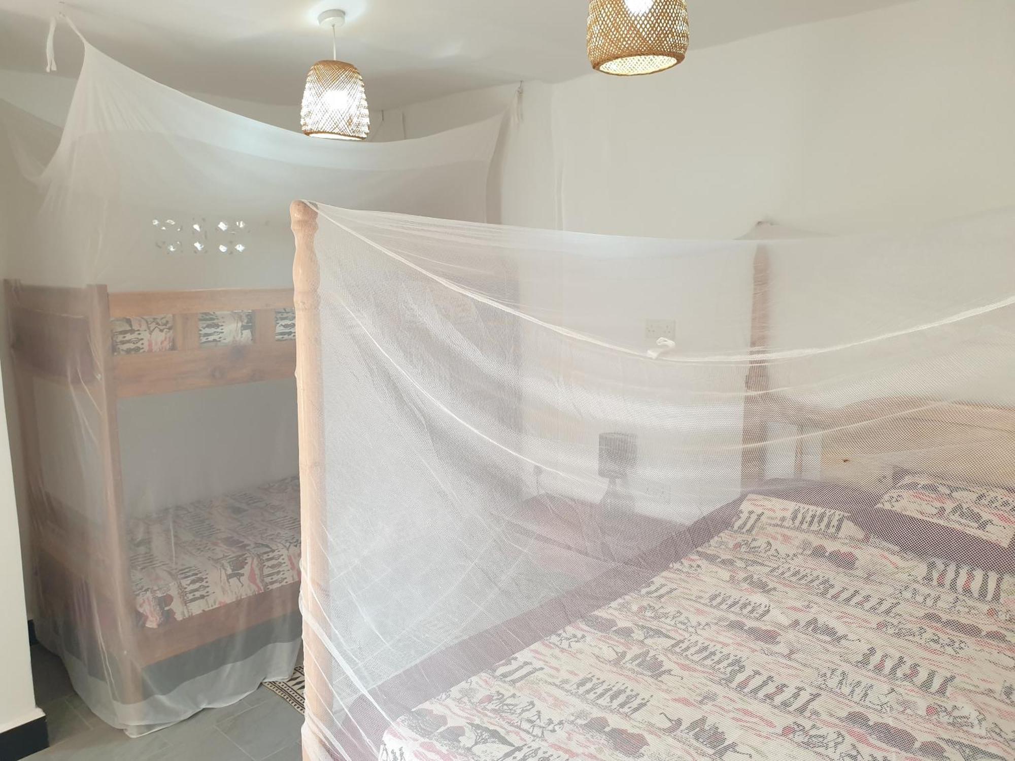 Alison & Dave'S Guesthouse Энтеббе Экстерьер фото