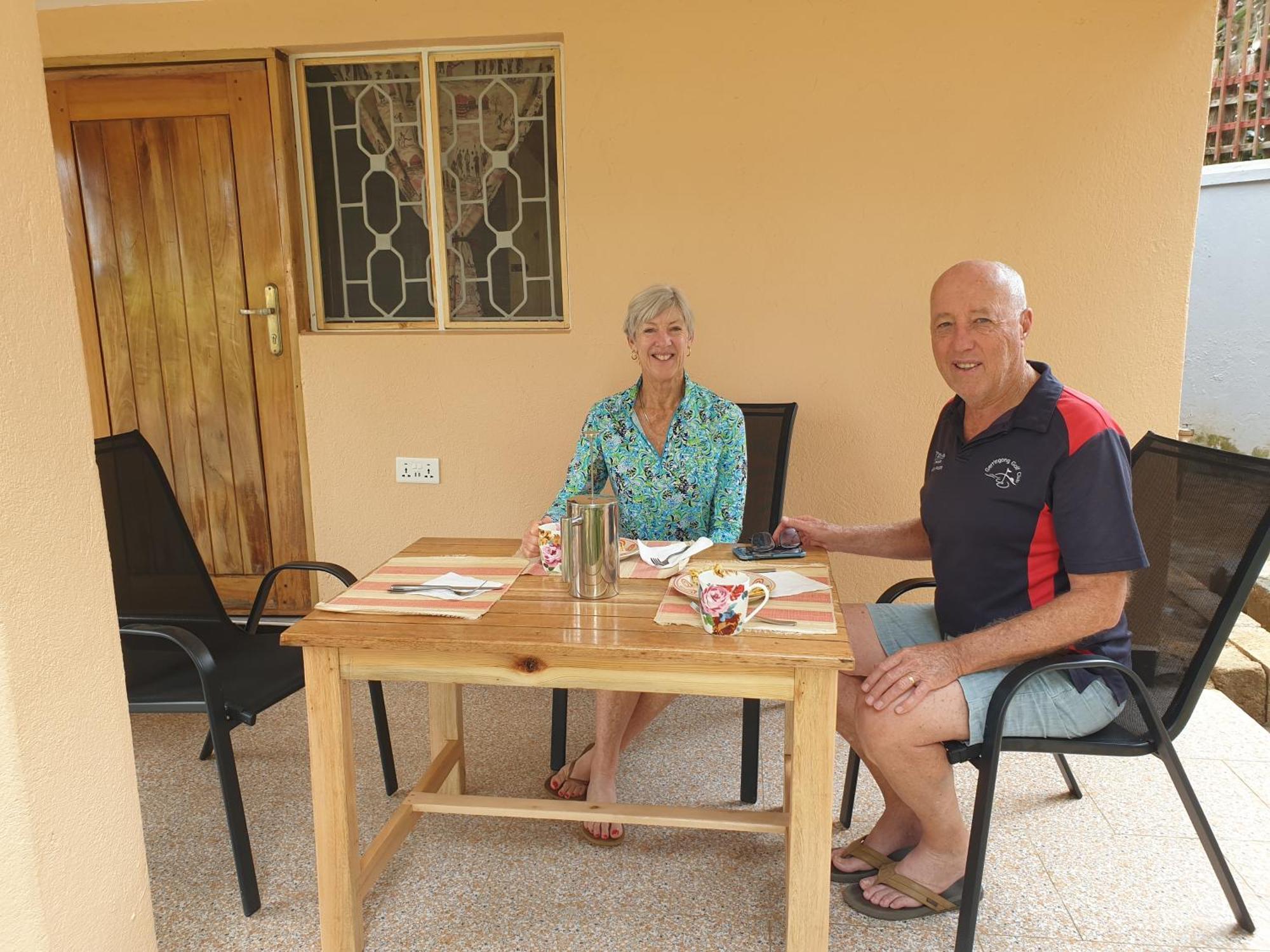 Alison & Dave'S Guesthouse Энтеббе Экстерьер фото
