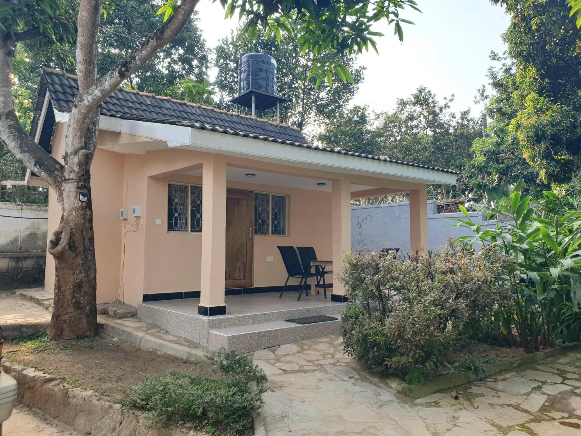 Alison & Dave'S Guesthouse Энтеббе Экстерьер фото